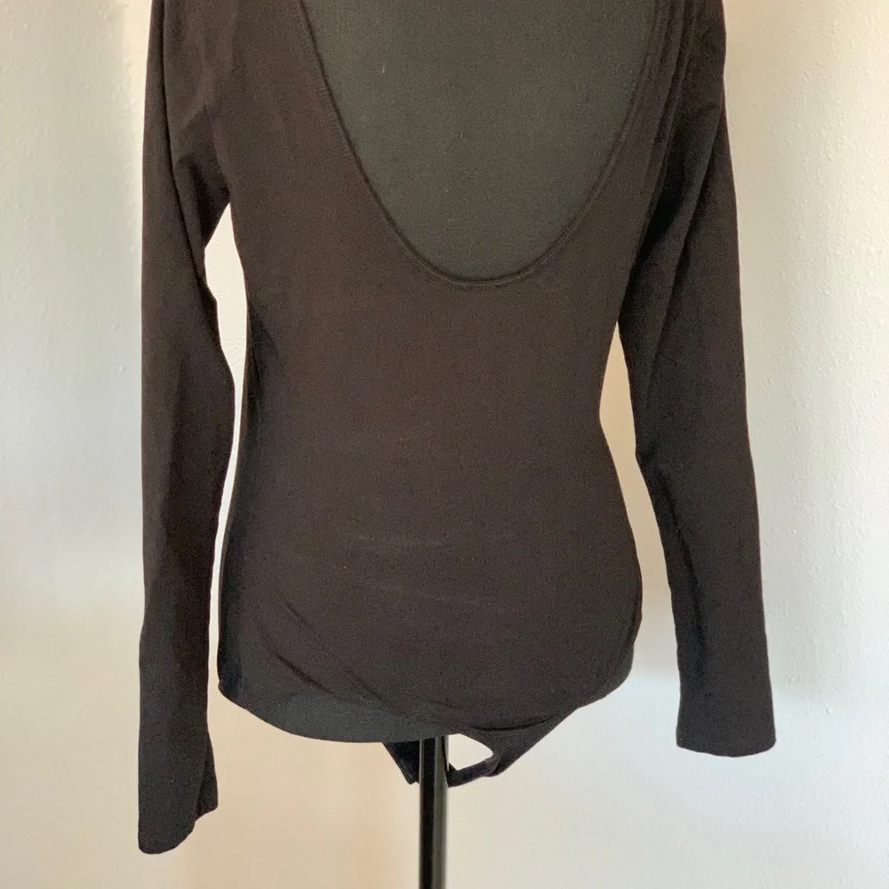 Guess logo bodysuit, size Large. - Picture 6 of 10